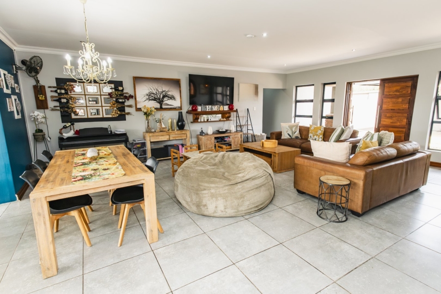 5 Bedroom Property for Sale in Somerton Estate Free State